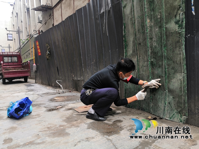龙马潭区小市街道下大街社区：雨后积极排危，守护居民安全