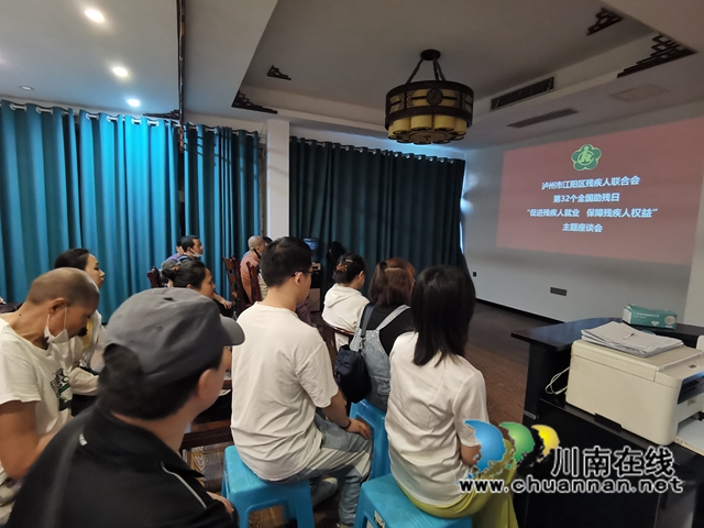召开促进就业座谈会.jpg