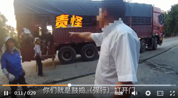好扯！威远一货车违法装载11人被查，司机竟这样说——