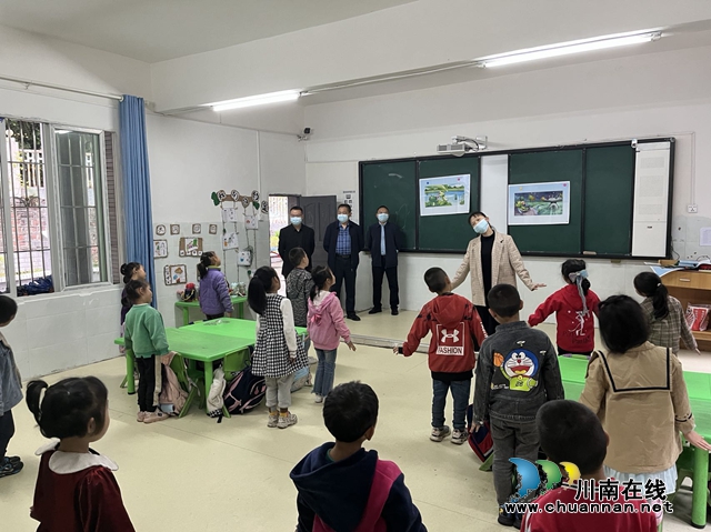 第一巡察组实地走访幼儿园.jpg
