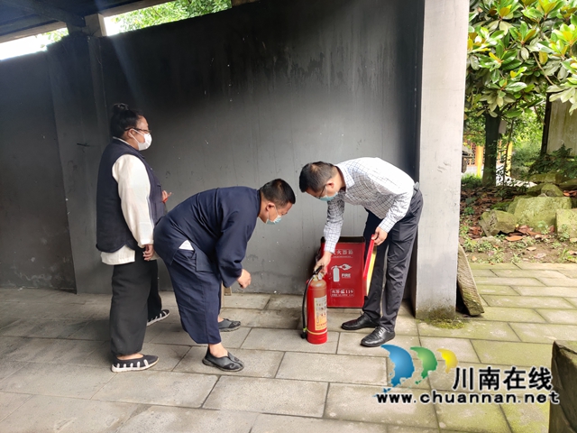 泸县县委统战部调研百和镇东林观