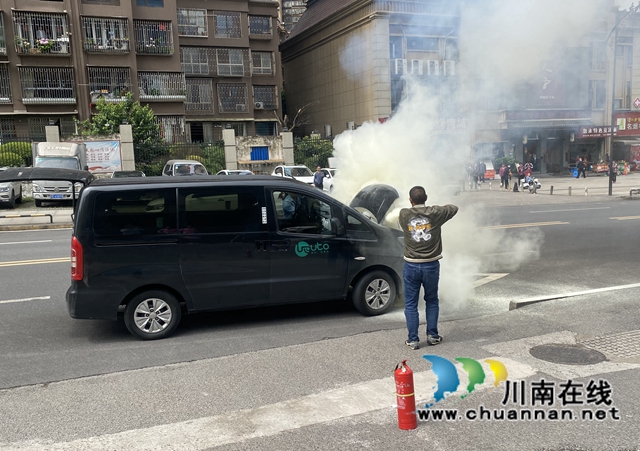 龙马潭区鱼塘街道：争分夺秒救火，心系群众安全