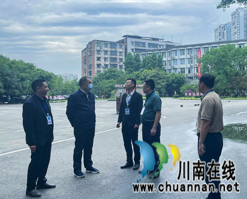 合江县委书记李仁军到合江中学调研高考准备工作