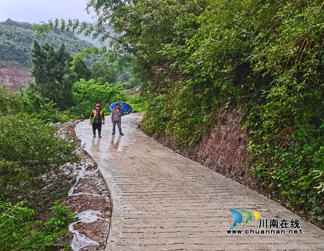 合江县榕山镇：乡贤自建“农村路”，乡村振兴“加速跑”