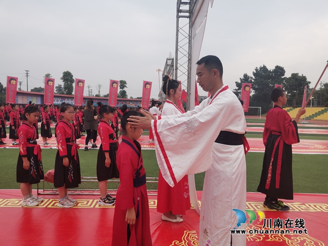 正衣冠（曾佐然摄）.jpg