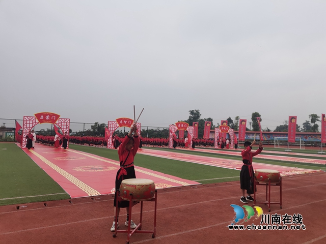 击鼓（曾佐然摄）.jpg
