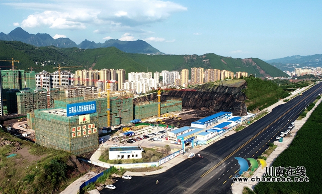 建设中的古蔺县人民医院新院区，建成后将为广大群众提供更好的医疗服务.JPG