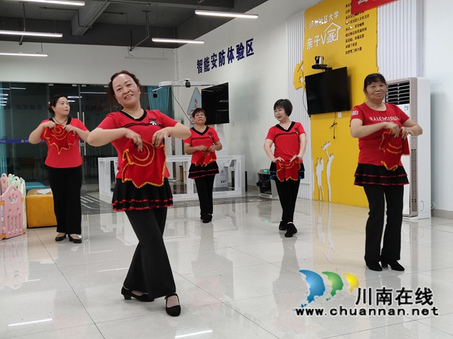 龙马潭区鱼塘街道：粽享端午邻里情，邻里互动心连心