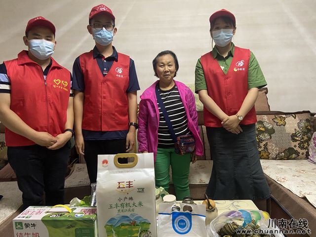 龙马潭区鱼塘街道云华山社区:浓情端午节 爱暖残疾人(图2) 微信图片_20220527174042.jpg