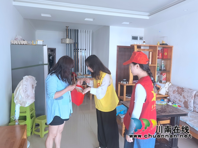 龙马潭区小市街道社工站开展“为爱助力”关爱困难儿童慰问活动