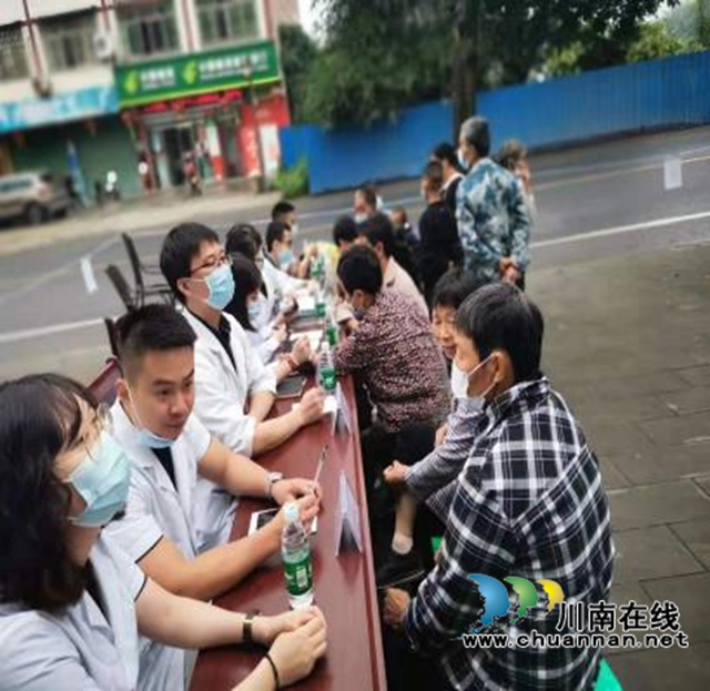 民盟西南医科大学委员会走基层送健康(图3) 图片3.jpg