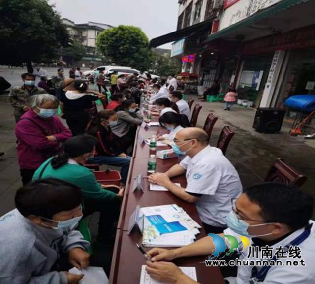 民盟西南医科大学委员会走基层送健康(图2) 图片2.jpg