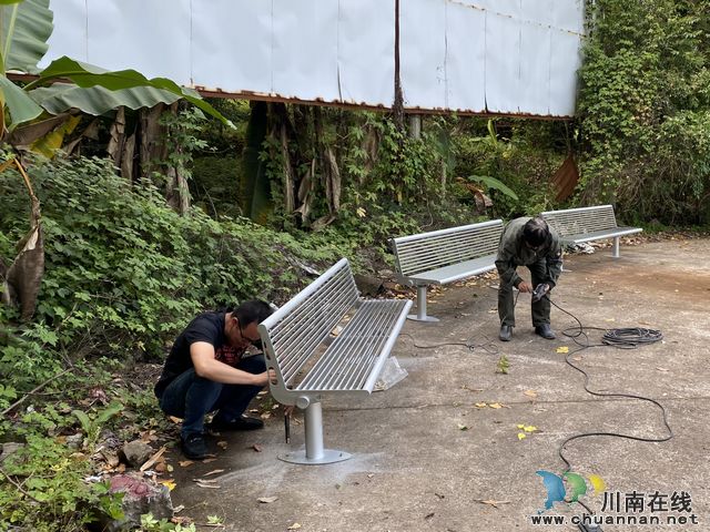 龙马潭区鱼塘街道王庄村：小小休闲椅 处处显真情