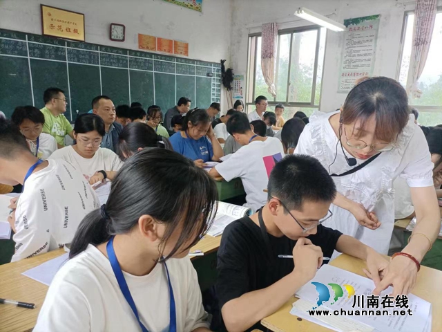 纳溪区第三学区“育本课堂”教学成果展示在护国中学举行