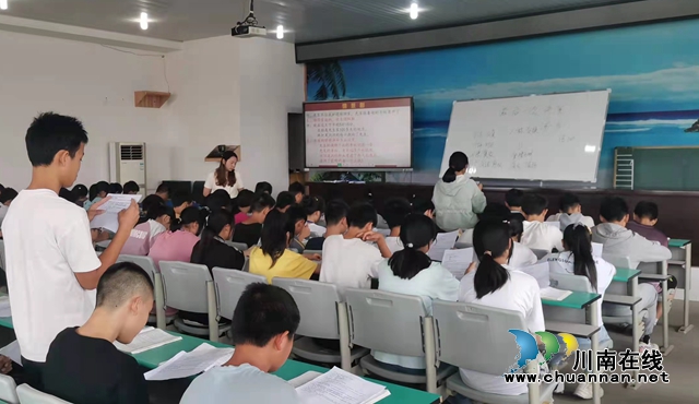 纳溪区第三学区“育本课堂”教学成果展示在护国中学举行(图2) 纳溪2.jpg