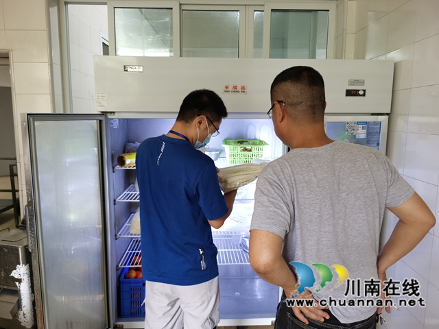 龙马潭区鱼塘街道开展中考期间校园安全大检查