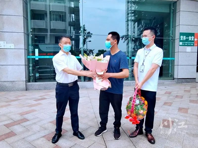泸州首例见义勇为险及时启动！69岁老党员救火负伤，收到5万预付医疗费