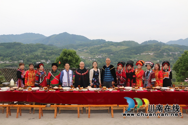 李霞：民族团结之花在古蔺石屏绽芳华
