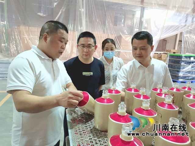 纳溪区总工会深入企业开展调研工作