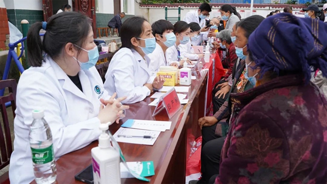 西南医大附院:博士专家团队进彝乡 把健康送到凉山越西群众“家门口”(图3) 3.jpg