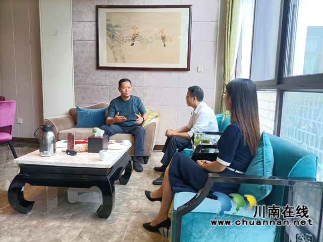 泸县云龙镇党委书记徐启良带队赴成都开展招商引资工作