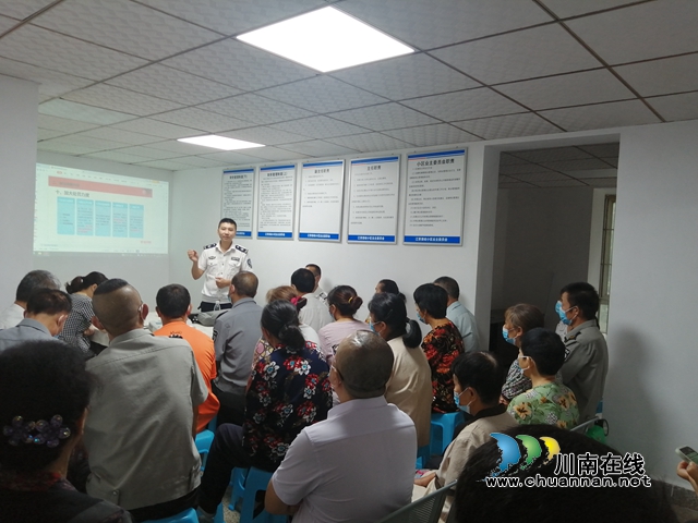 江阳区华阳街道开展消防志愿服务进小区活动