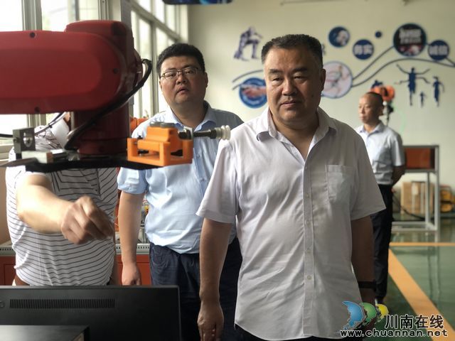 民盟泸州市委开展“东翼”职业教育发展调研