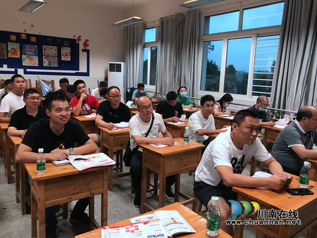 纳溪区护国中学9名教师参加区红十字会救护员培训