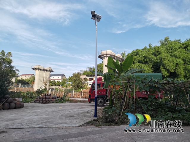 鱼塘街道王庄村：乡贤赠路灯，照亮幸福路