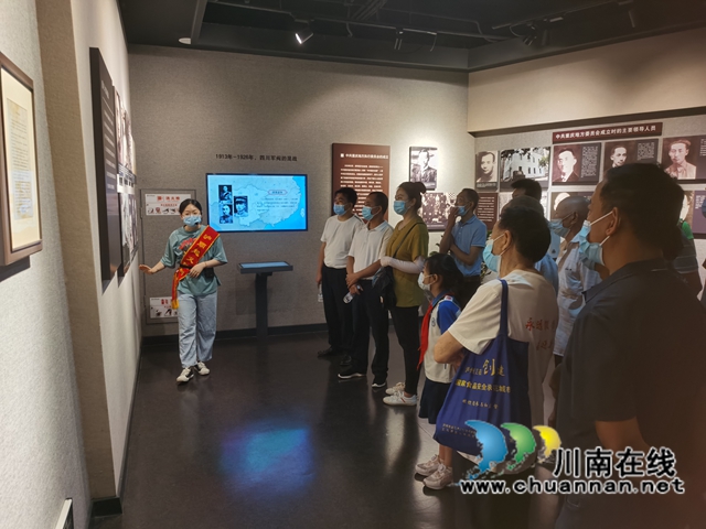 龙马潭区鱼塘街道民权社区开展学史力行践初心暨庆七·一党日活动