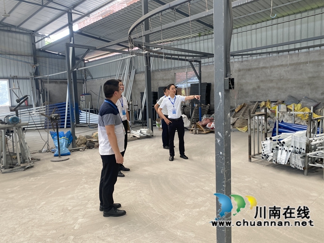 泸州市生态环境局到泸县海潮镇开展环保检查