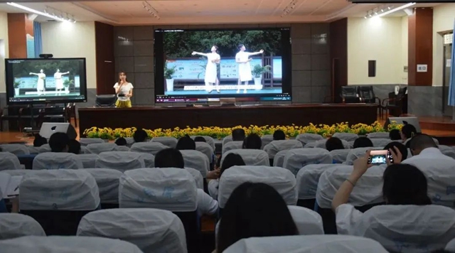 泸州市初中语文骨干教师“名校访学”走进泸州十八中