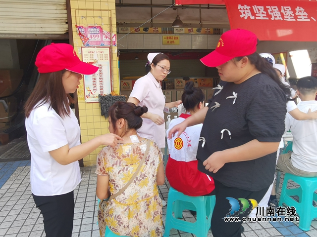 龙马潭区小市街道回龙湾社区工会开展健康义诊活动