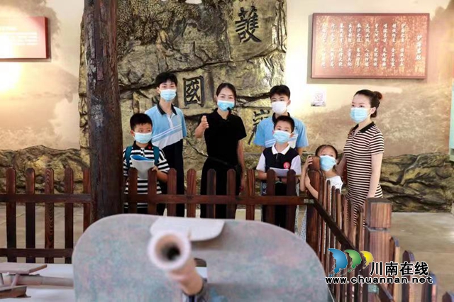 红色2.jpg