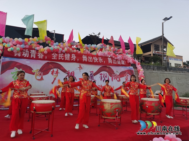建新村阳光舞蹈队龙鼓舞.jpg