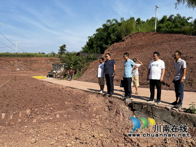 泸县自然资源与规划局到云龙镇考察城乡建设用地增减挂钩项目