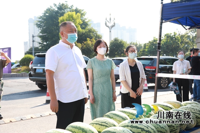 致敬高温下的劳动者！合江县领导开展“送清凉”慰问活动