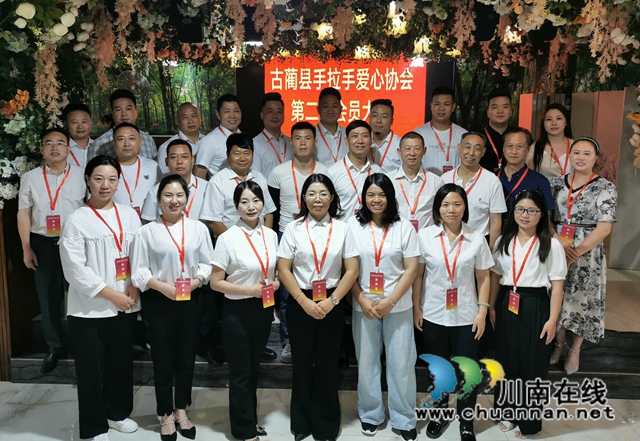 07-与会人员合影（部分）.jpg
