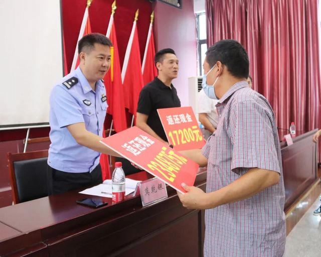 【百日行动】两辆摩托车!33万余元!泸县公安局举行集中返赃大会(图3) nEO_IMG_3.jpg
