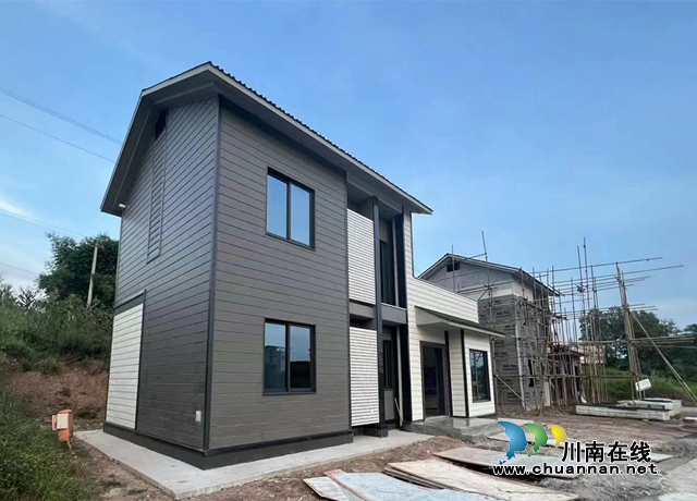 云龙镇龙河村轻质防灾轻钢房屋体系示范工程实景图.jpg