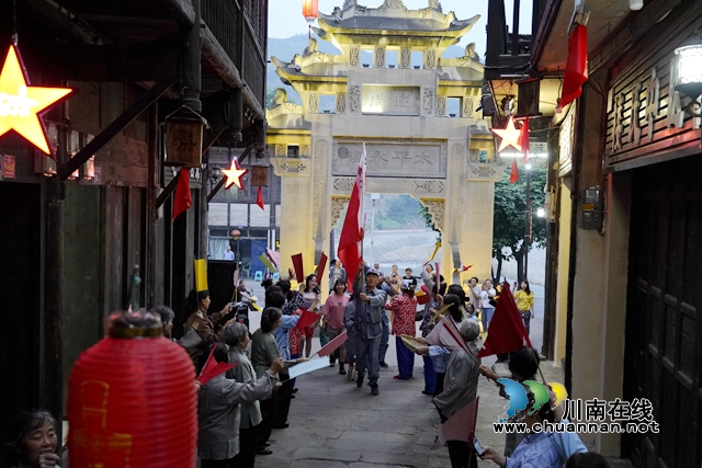 2.四渡赤水情景剧演出照.JPG