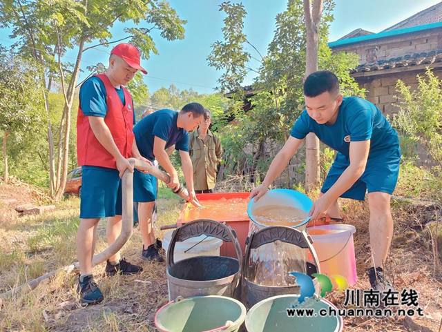合江县石龙镇开展“送水润民心”行动