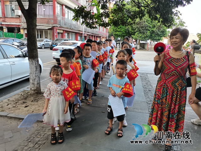 龙马潭区小市街道杜家街社区：巩固创文成果，青少年在行动