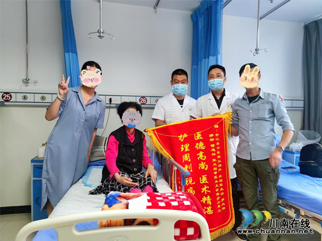 “虽然不用再来医院了，但我们永远亲如一家人！”