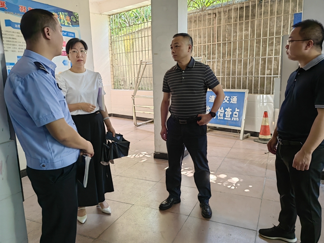 石磊到泸县百和镇调研政法工作