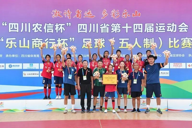 内江女足,“双冠王”!(图1) 双1.jpg