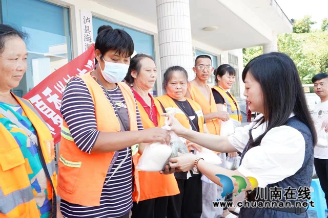泸县海潮镇：民营企业送清凉，关怀慰问到一线