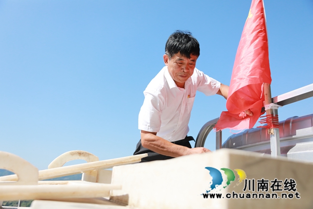 合江县石龙镇：村主任找水修池接管网，让村民喝上“放心水”