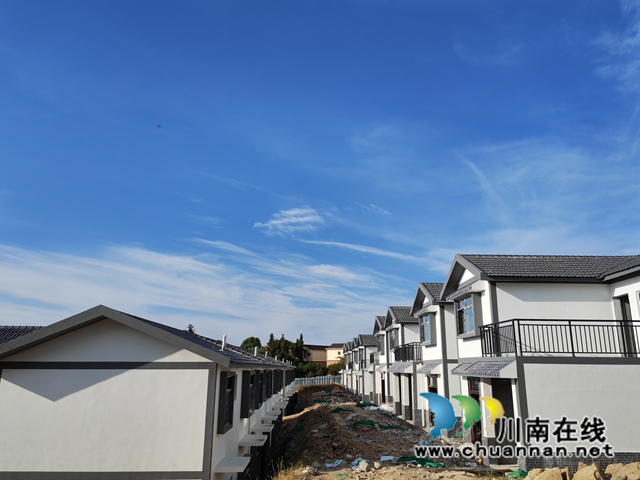 福集镇大坪村灾后新村（曾佐然摄）.jpg