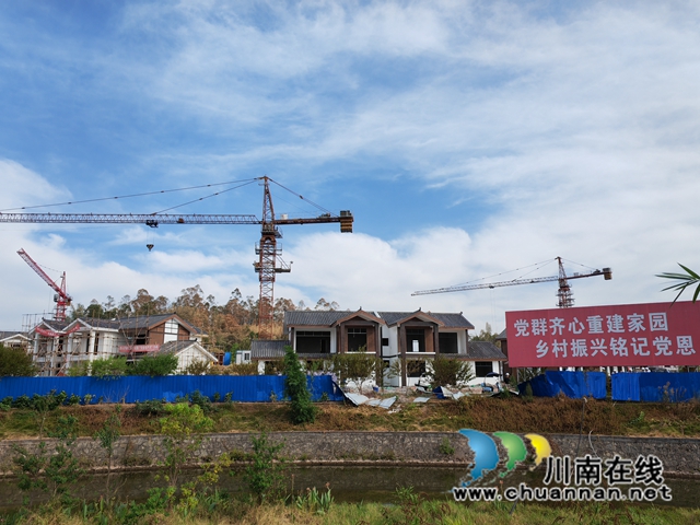 玉蟾街道龙桥社区灾后新村（曾佐然摄）.jpg